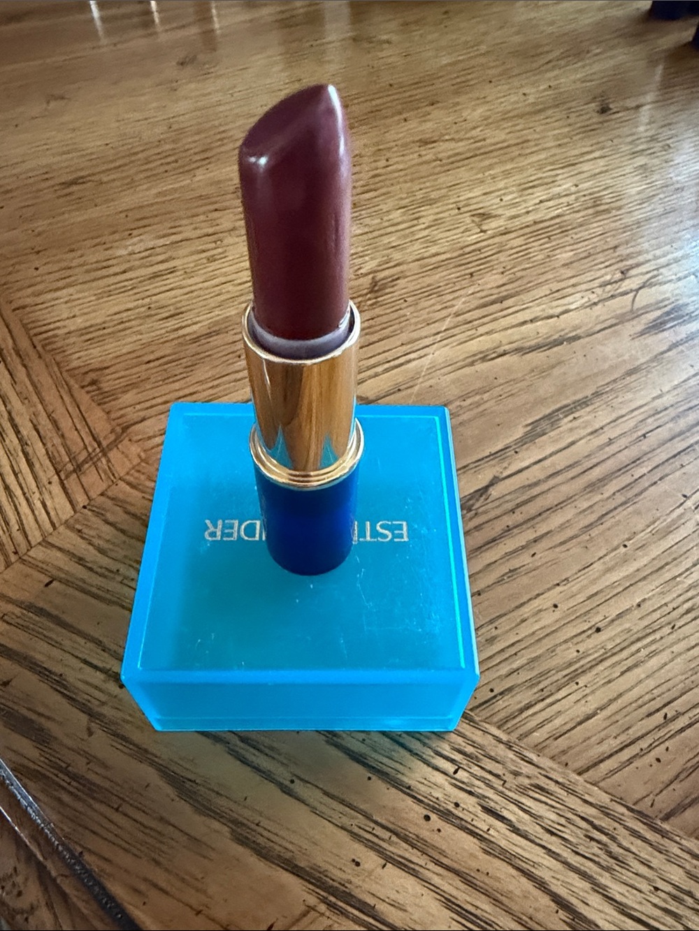 Estee Lauder NEW NeverUsed Futurist Full TreatmentLipstick SPF 15 DIVINE WINE#12